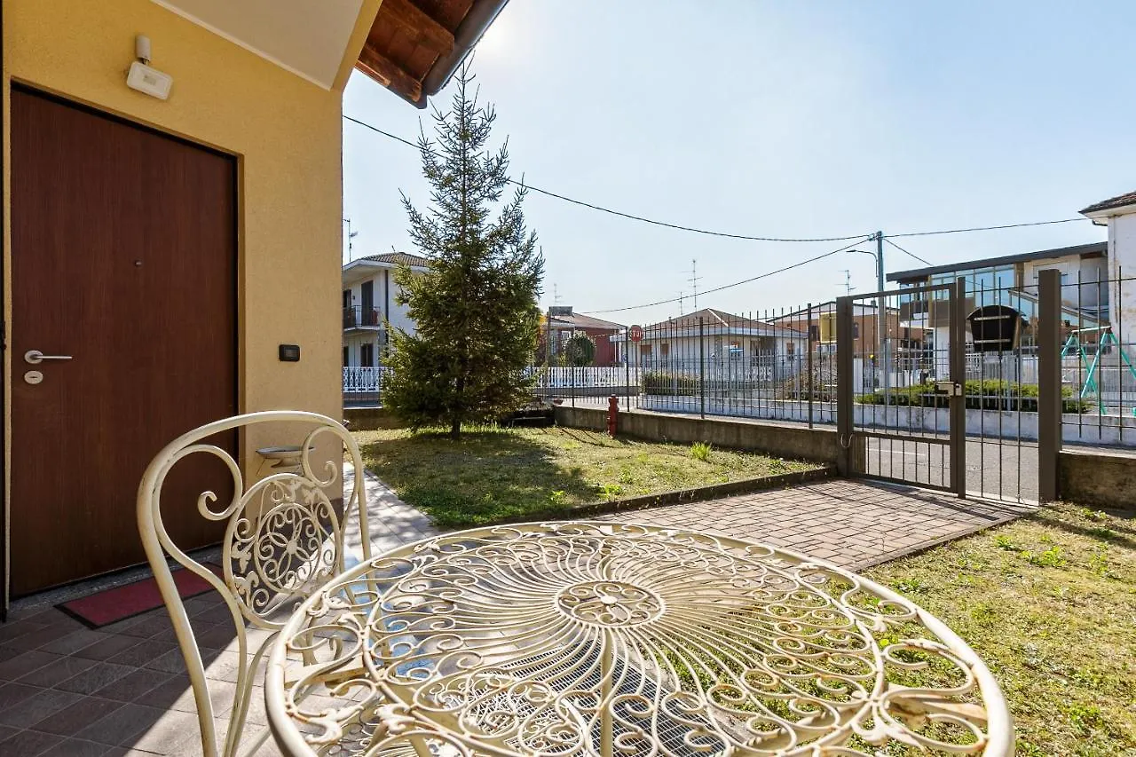 Le Quattro Stelle Villa Cardano Al Campo 0*,  Italy