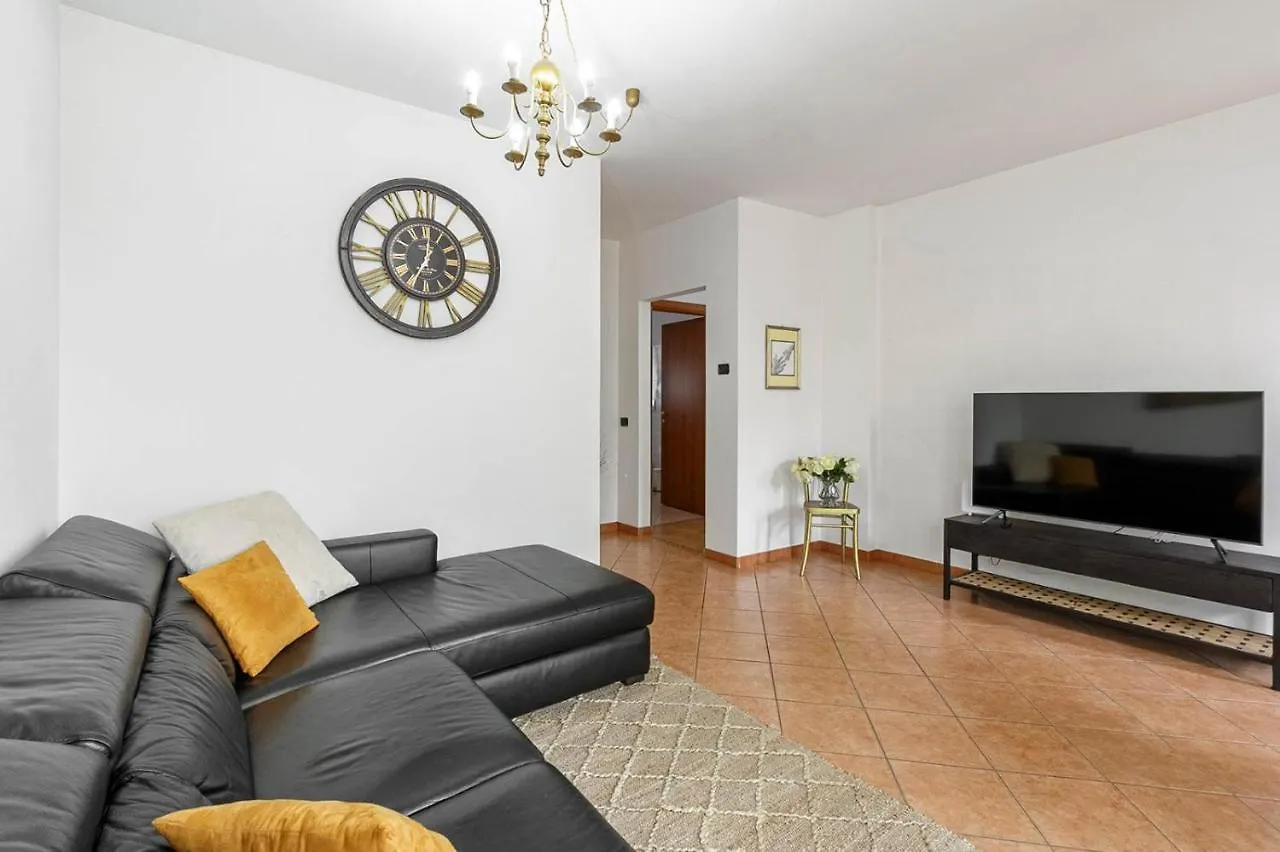 Le Quattro Stelle Villa Cardano Al Campo 0*,  Italy
